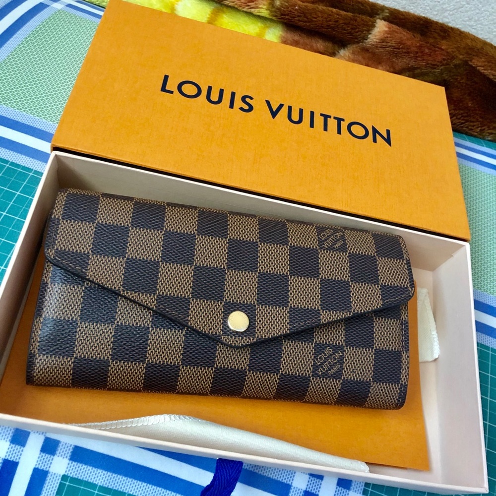 Louis Vuitton Sarah wallet